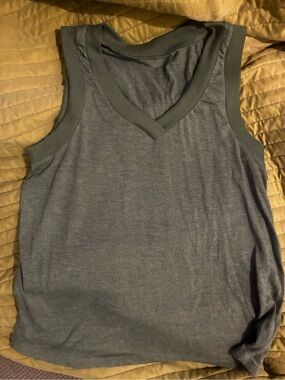 💰5/$10 Basic Green V-Neck Sleeveless Tank Top